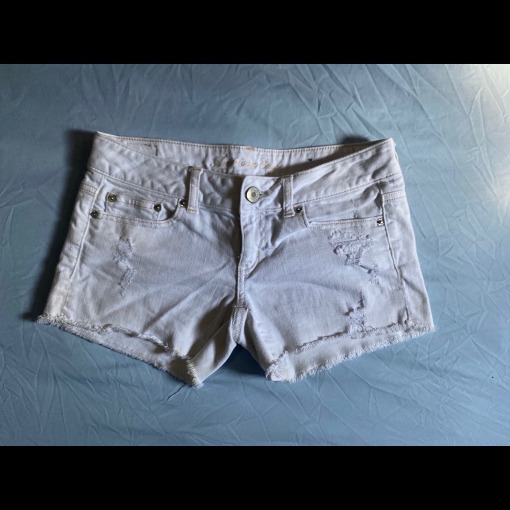 American Eagle Stretch Size 2 White Shorts